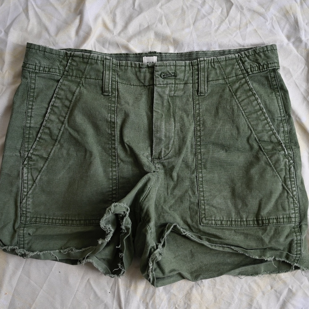 GAP Girlfriend Chino Shorts – Size 4 🌿